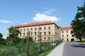 bývalý hrad Louckého kláštera od jjz. ( © Jan P. Štěpánek 07/2009)