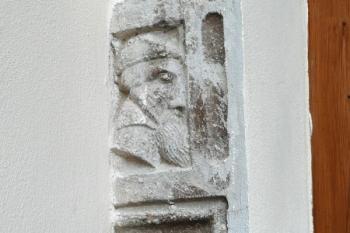 detil výzdovy renesančního portálu  ( © Jan P. Štěpánek 07/2009)