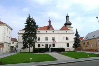 průčelí bývalé jezuitské koleje na Divišově náměstí ( © Jan P. Štěpánek 07/2009)
