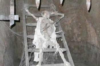 středověká mučírna ve znojemském podzemí ( © Jan P. Štěpánek 07/2009)