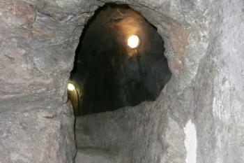 schodišťová chodba znojemského podzemí ( © Jan P. Štěpánek 07/2009)