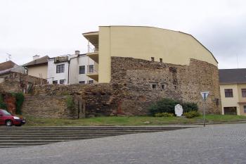 Přerov - Bratrská škola - celkový pohled od Bečvy (© Ivo Rozehnal, 07/2011)