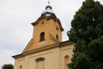Hlavní (jižní) průčelí kostela ( © Stanislav Šůna 06/2009)