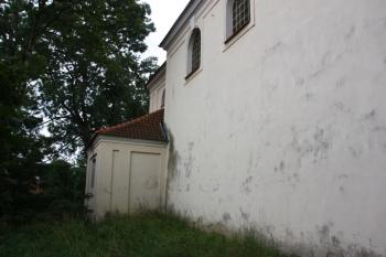 Severní stěna lodi a sakristie ( © Ivan Grisa 07/2009)