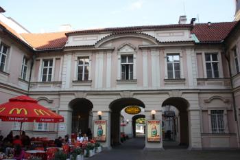 Dělící křídlo mezi prvním a druhým nádvořím od severu ( © Ivan Grisa 07/2009)