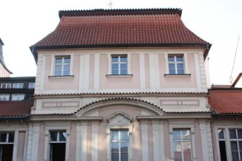 Severní křídlo prvního nádvoří od jihu ( © Ivan Grisa 07/2009)
