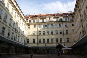 Jižní část nádvoří ( © Ivan Grisa 07/2009)