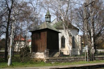 Kostel a zvonice od východu ( © Ivan Grisa 03/2008)