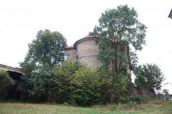 Závěr kostela od jihu (ze dvora fary) ( © Ivan Grisa 08/2009)