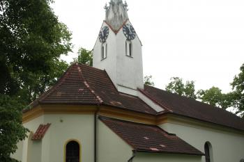 kostel od severovýchodu ( © Milan Caha 07/2009)