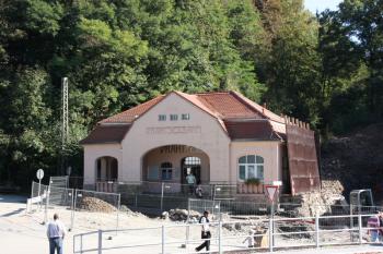 Dolní stanice během přestavby komunikačního uzlu u železniční zastávky Erdmannsdorf - Augustusburg ( © Ivan Grisa 10/2011)