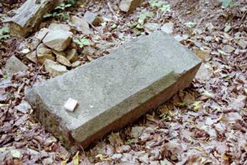 Ostění dveří na čepičce (© 2002 Jiří Čížek)