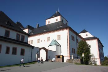 Jihovýchodní nároží hlavní zámecké budovy (Kuchyňský dům) ( © Ivan Grisa 10/2011)