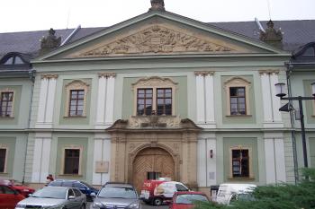 Olomouc - Tereziánská zbrojnice - hlavní vstup z Biskupského náměstí (© Ivo Rozehnal, 09/2011)