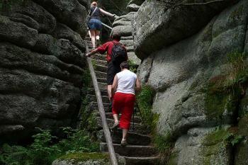 Výstup k vyhlídkové plošince (© Jiří Cukr, 07/2009)