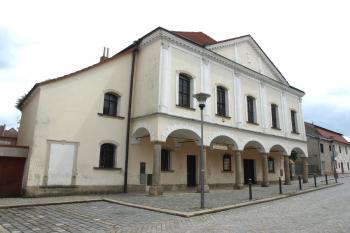 uliční průčelí synagogy ( © Milan Caha 07/2009)