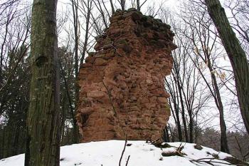 Zbytky věže ( © Roman Řezáč 01/2004)
