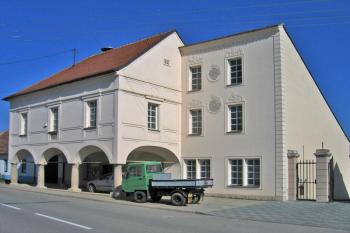Budova radnice v Blučině ( © Pavel Vítek 07/2009)