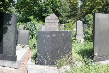 Moderní náhrobky ve východní polovině hřbitova ( © Ivan Grisa 07/2009)