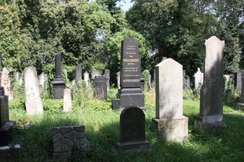 Střední část východní poloviny hřbitova ( © Ivan Grisa 07/2009)