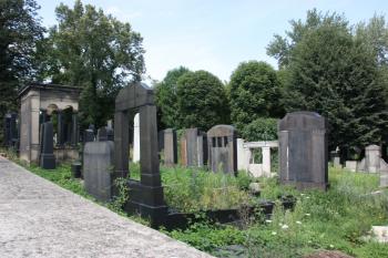 Hrobky v jihozápadní části hřbitova ( © Ivan Grisa 07/2009)
