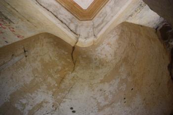 Půlkopulka nad někdejším točitým schodištěm na bývalou kruchtu ( © Ivan Grisa 08/2009)