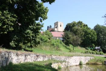 Pohled od jihozápadu (z jižní části návsi) ( © Ivan Grisa 08/2009)
