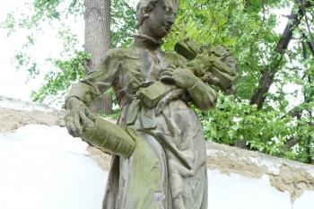 Socha sv. Aloise u kostela dílo B. Edera z roku 1769 (© František Kinař, 05/2012)