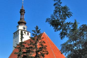 Kostel od východu ( © Pavel Vítek 07/2009)