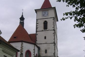 Kostel od východu ( © Hana Grisová 07/2009)