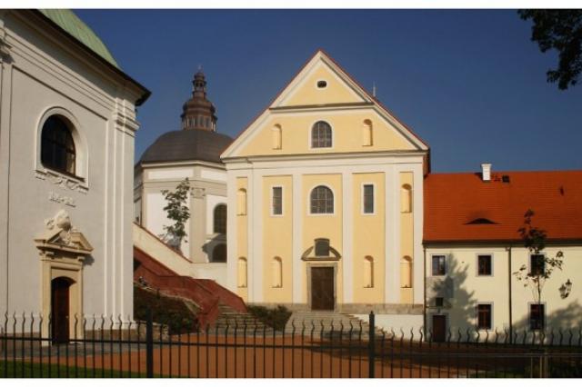 kolej piaristů s gymnasiem u kostela Zvěstování Panny Marie