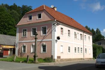 sousední fara ( © Milan Caha 08/2009)