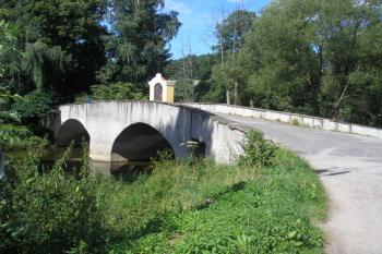 celkový pohled na most  směrem k Varvažovu ( © Ondřej Štěpánek 08/2009)
