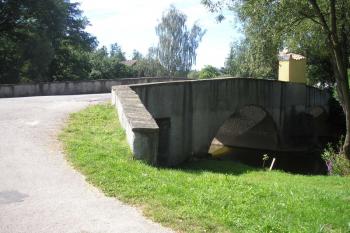pohled na most směrem k Varvažovu ( © Ondřej Štěpánek 08/2009)