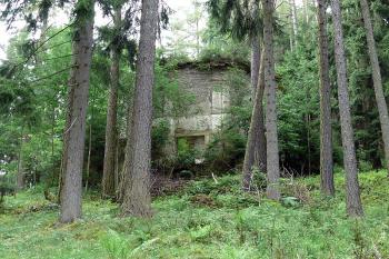 Kaple z přístupové cesty (od západu) (© Jiří Cukr, 08/2009)
