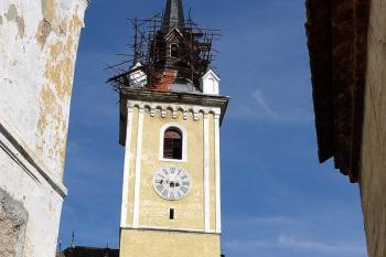 Kostelní věž od západu (© Jiří Cukr, 08/2009)