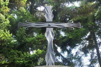 novodobý kříž, snad z r. 2003 ( © Milan Caha 08/2009)