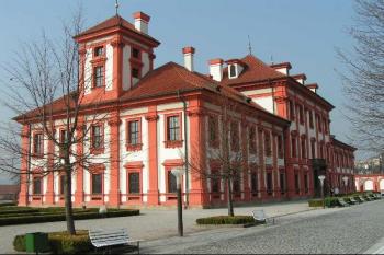 Severovýchodní roh ( © Petr Turyna 04/2004)