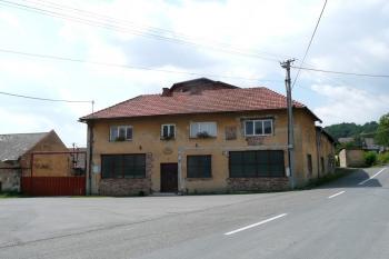 severovýchodní nároží bývalého dvora ( © Jan P. Štěpánek 08/2009)