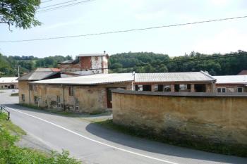 severozápadní část dvora s bývalým pivovarem ( © Jan P. Štěpánek 08/2009)