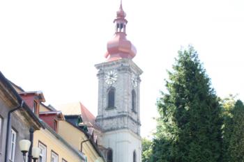 Kostel z náměstí (od severozápadu) ( © Ivan Grisa 08/2009)