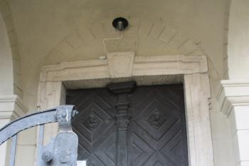 Hlavní portál kostela ( © Ivan Grisa 08/2009)