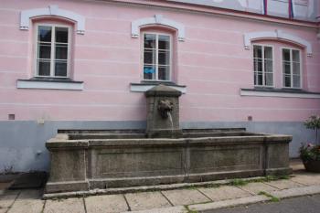 Kašna u západní stěny ( © Ivan Grisa 08/2009)