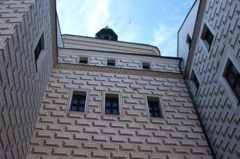 detail věže z nádvoří ( © Milan Caha 02/2012)