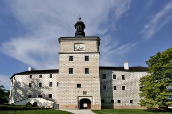 Hlavní průčelí ( © Luděk Pitter 05/2007)