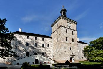 Hlavní průčelí ( © Luděk Pitter 05/2007)