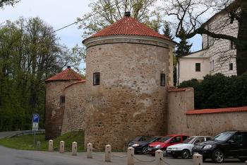 Bašta severně od hlavního vstupu ( © Ivan Grisa 04/2009)