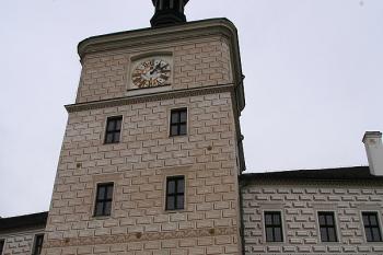 Hlavní věž od západu ( © Ivan Grisa 04/2009)