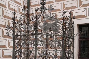 Kašna v jihozápadním koutě nádvoří ( © Ivan Grisa 04/2009)