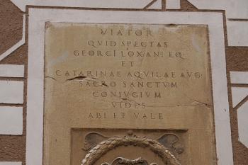 Pamětní deska s lokšanským erbem ( © Ivan Grisa 04/2009)